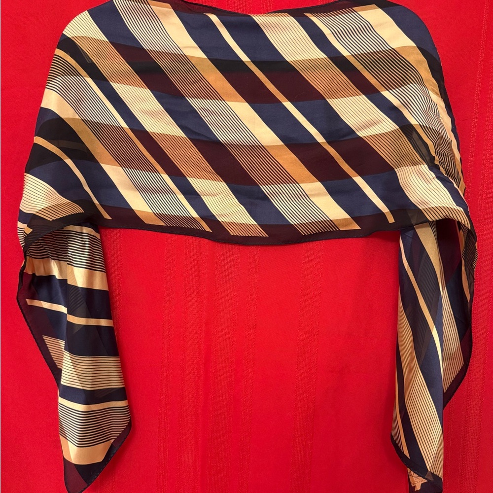 Vintage Silk Blue and Beige Striped Oscar de la Renta Women’s Scarf - Picture 4 of 4